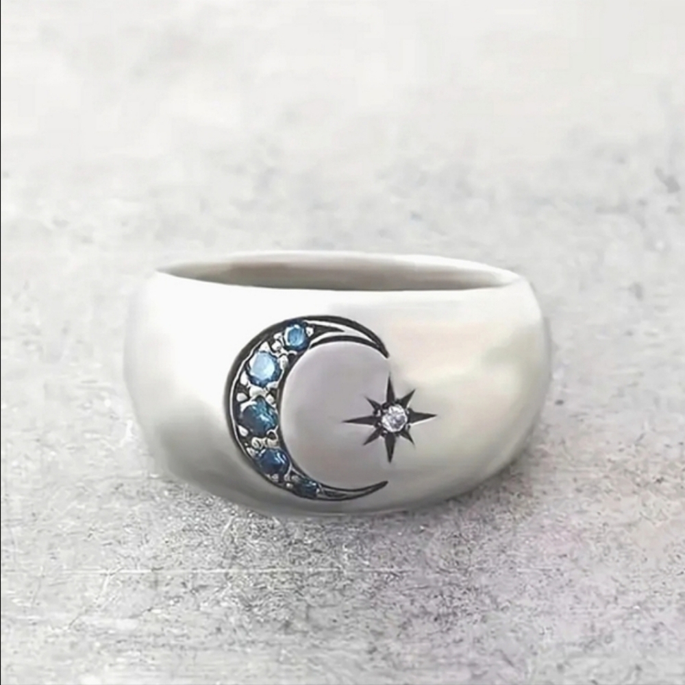 Crescent Moon Star Silver Tone Blue Stone Wide Fashion Ring Size 8